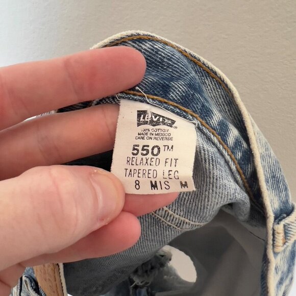 430 Vintage Levi's 550 Denim Cutoff Shorts Size 8 - Picture 4 of 4